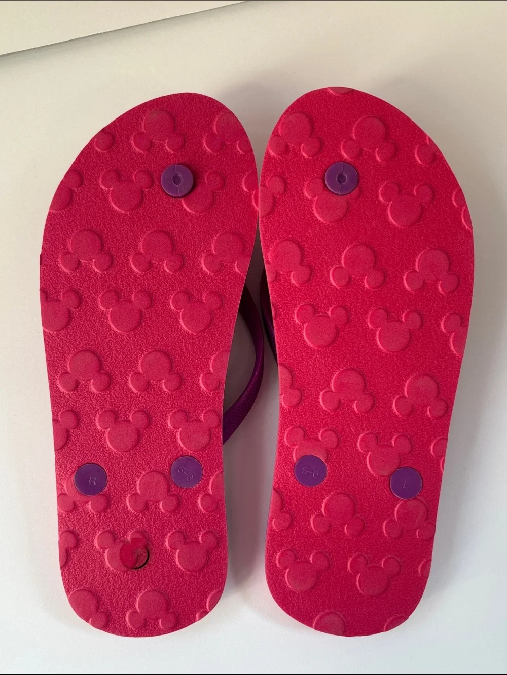 ✨ Disney Parks Mickey Mouse Flip Flops Youth Girls Size 5/6 New Without Tags 💖